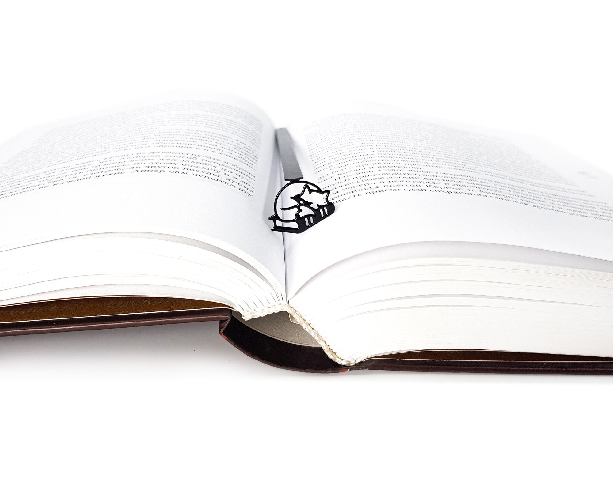 Fox Sleeping on the Books Metal Bookmark - Small Bookish Gift for Best Friend and Avid Readers - Atelier Article