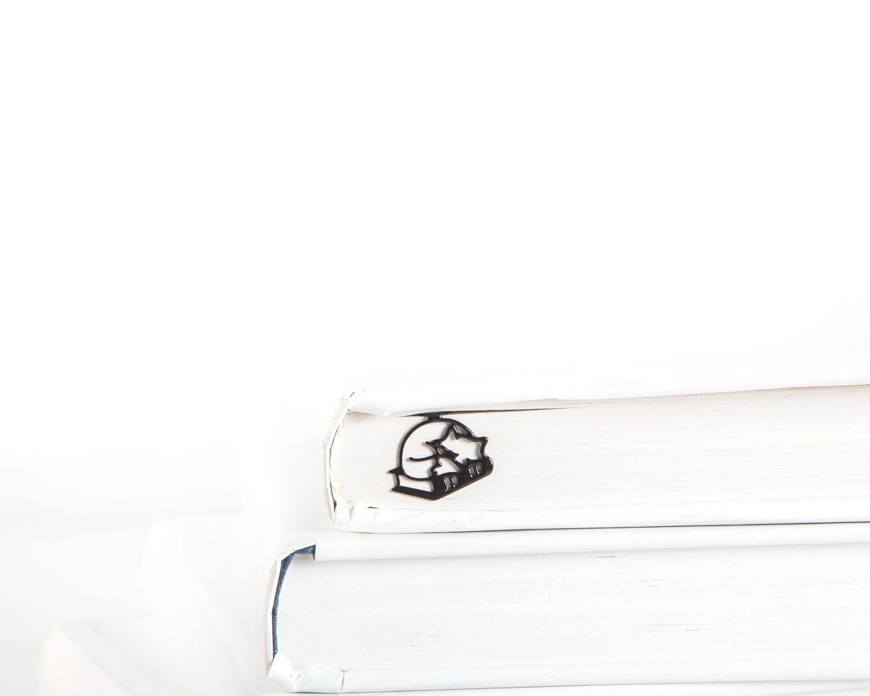 Fox Sleeping on the Books Metal Bookmark - Small Bookish Gift for Best Friend and Avid Readers - Atelier Article