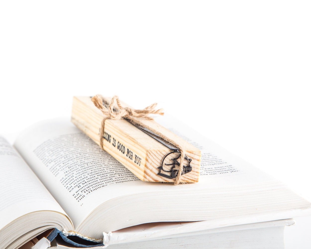 Fox Sleeping on the Books Metal Bookmark - Small Bookish Gift for Best Friend and Avid Readers - Atelier Article