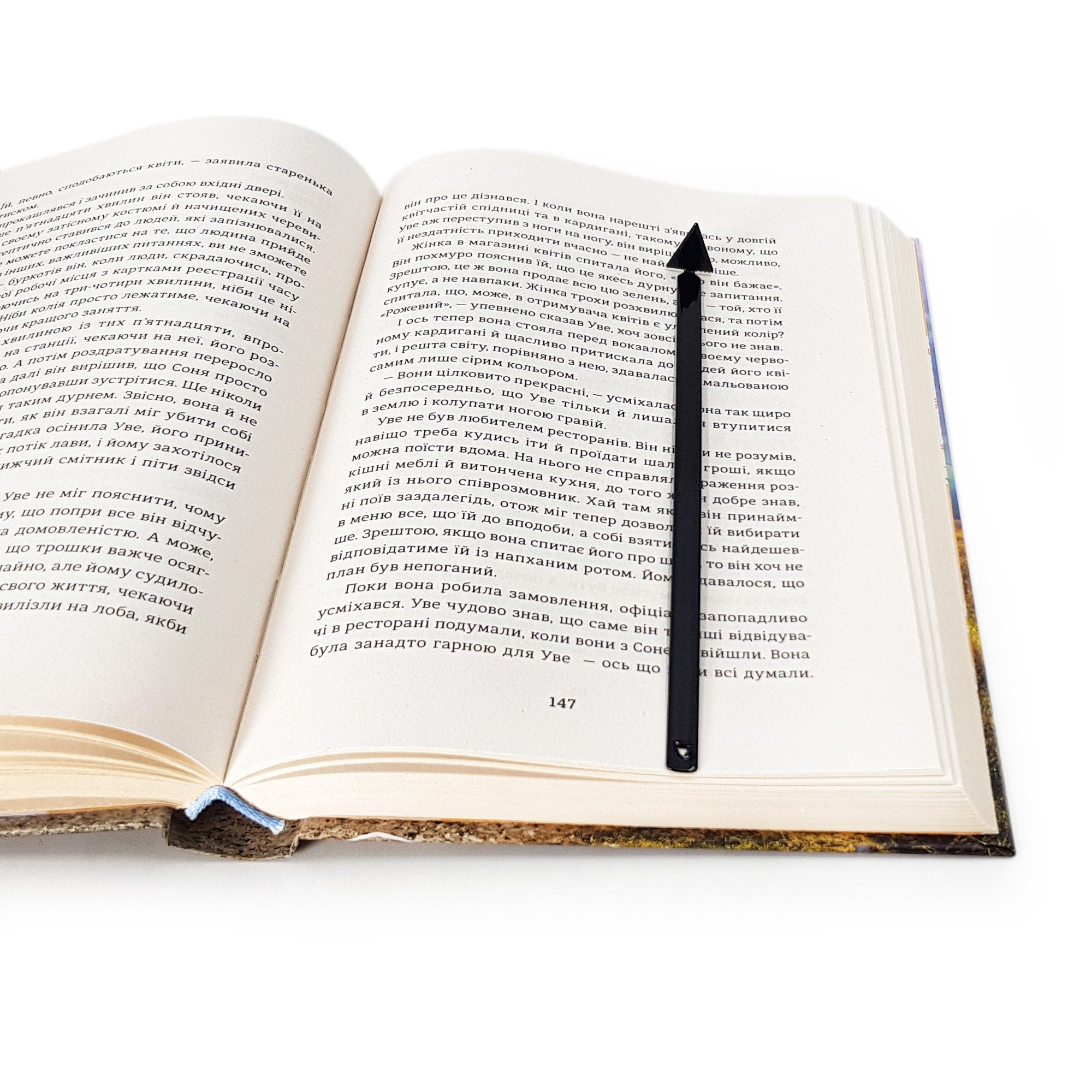Triangle Minimalist Bookmark - Sleek and Modern Design for Avid Readers and Lovers of Simplicity - Atelier Article