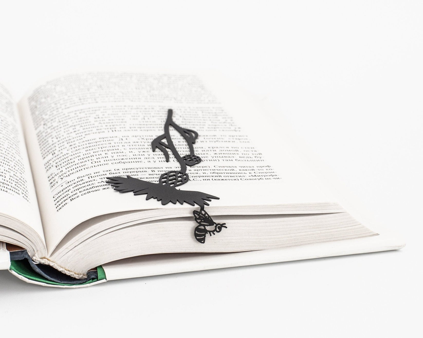 Flower Bookmark - Beautiful Knapweed and the Bee Design, Small Bookish Gift for Nature Lovers - Atelier Article