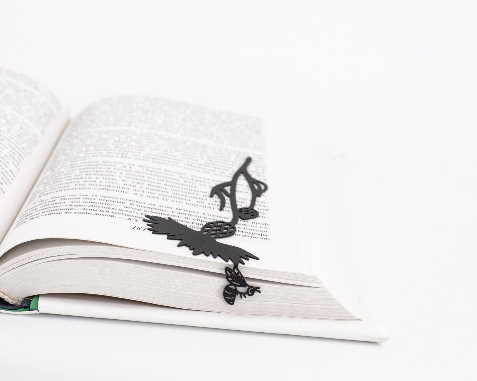 Flower Bookmark - Beautiful Knapweed and the Bee Design, Small Bookish Gift for Nature Lovers - Atelier Article