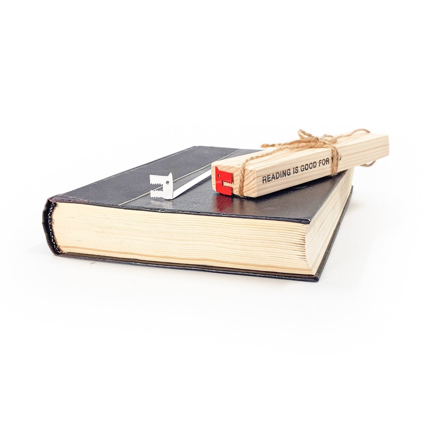 Two Angry Dogs Scary Bookmarks - Bold and Fierce Design for Avid Readers and Horror Enthusiasts - Atelier Article
