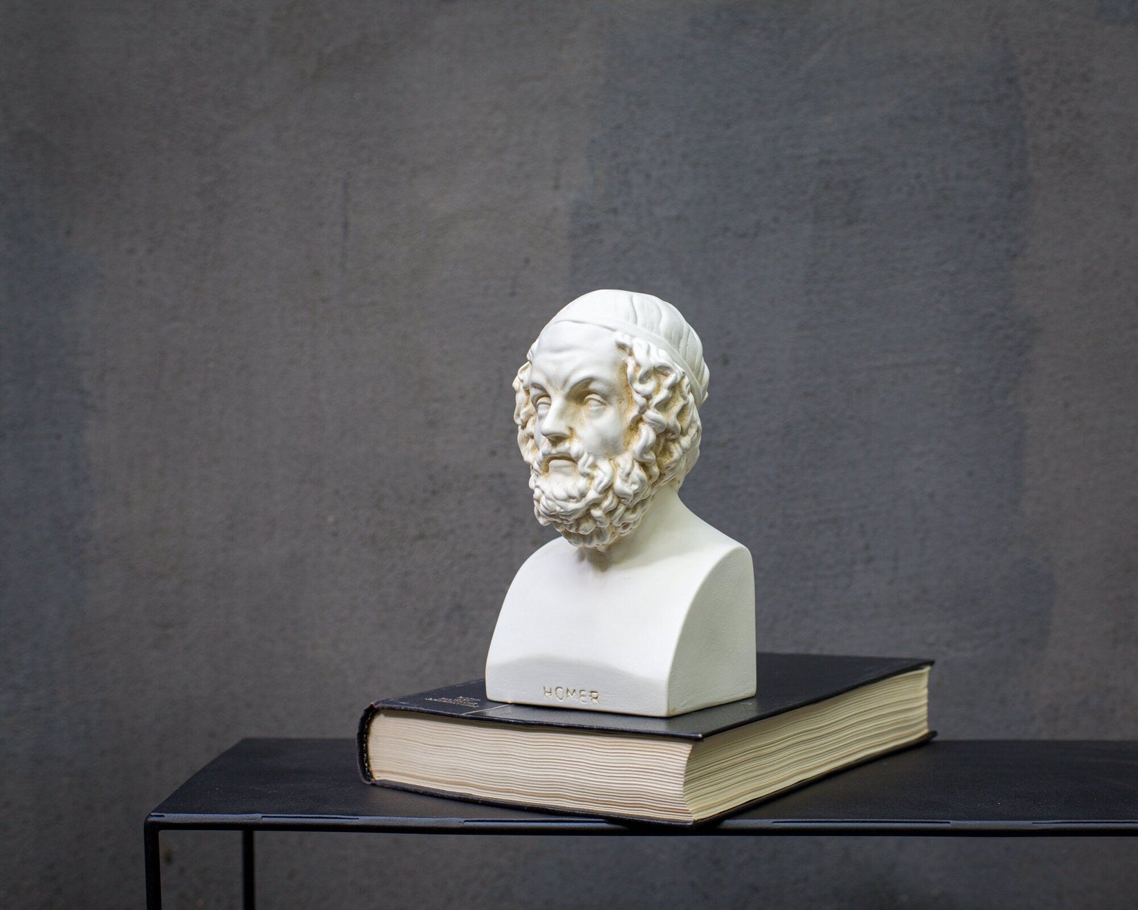 Single Plaster Bust of Homer Bookend - Classic Home Decor and Functional Shelf Accessory - Atelier Article