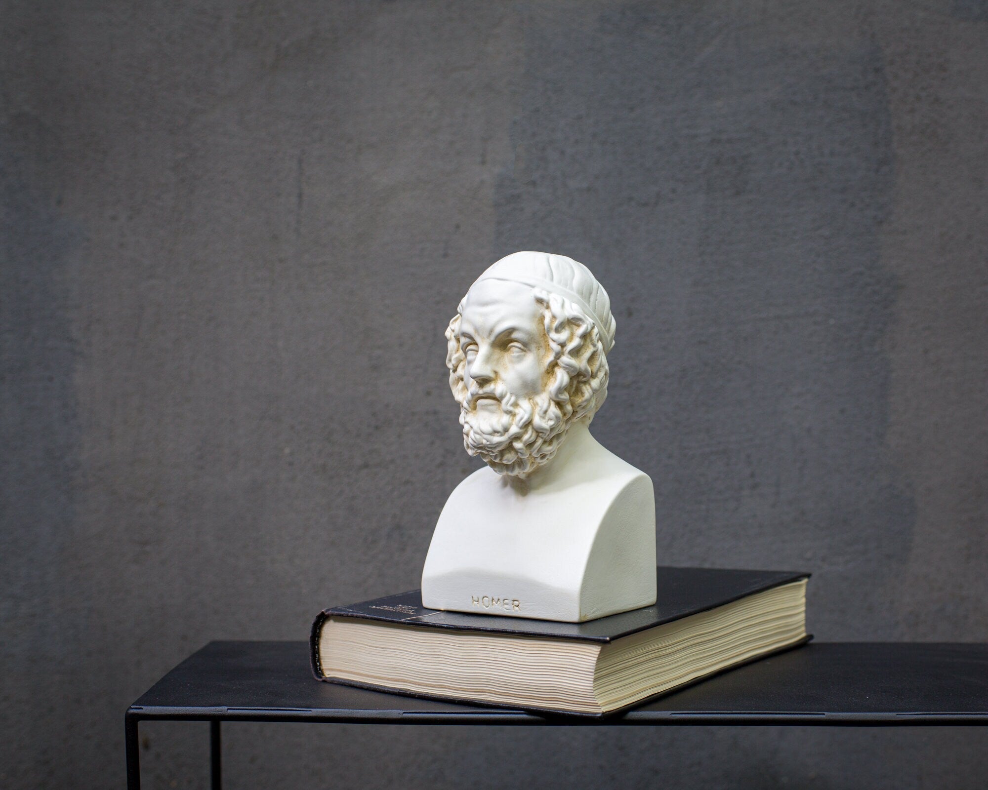 Single Plaster Bust of Homer Bookend - Classic Home Decor and Functional Shelf Accessory - Atelier Article