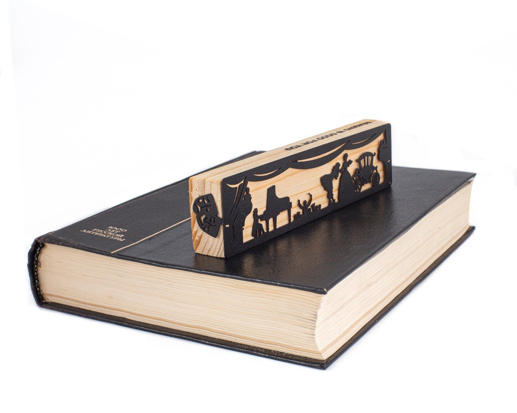 Theater metal bookmark packed with kraft paper and twine as a gift