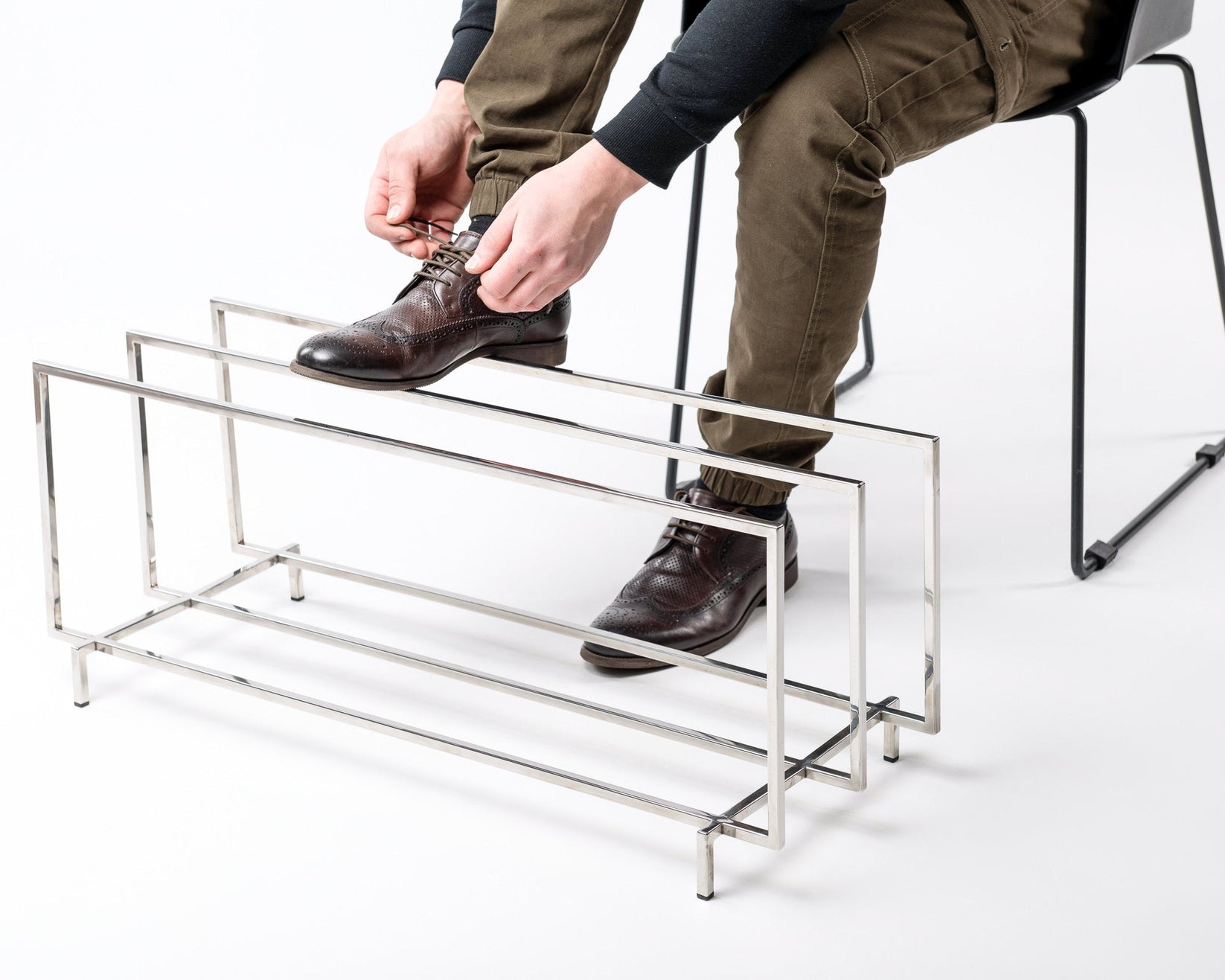 Stainless steel shoe rack with boots on the upper tier - Atelier Article