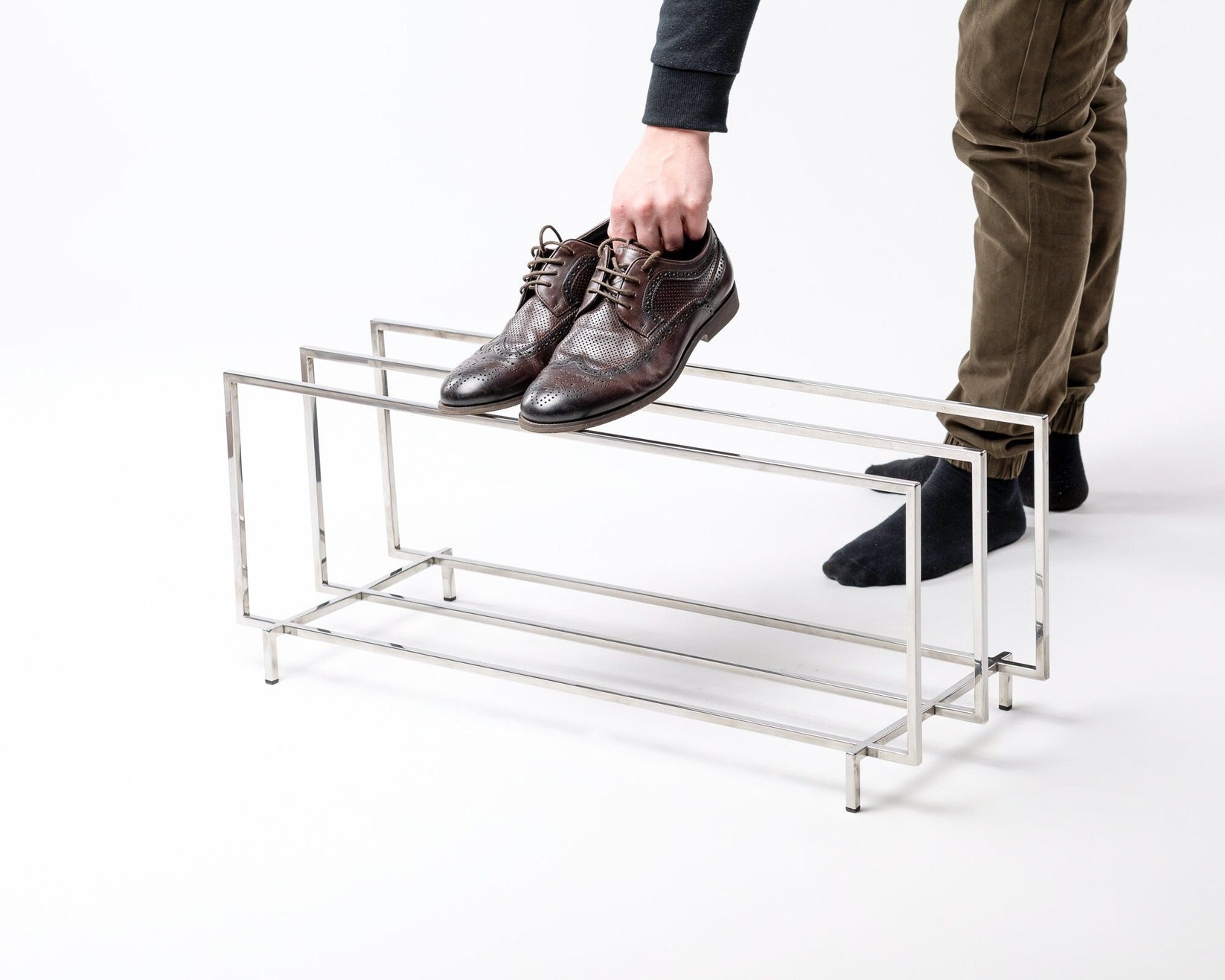 Stainless steel shoe rack welded joint close-up - Atelier Article